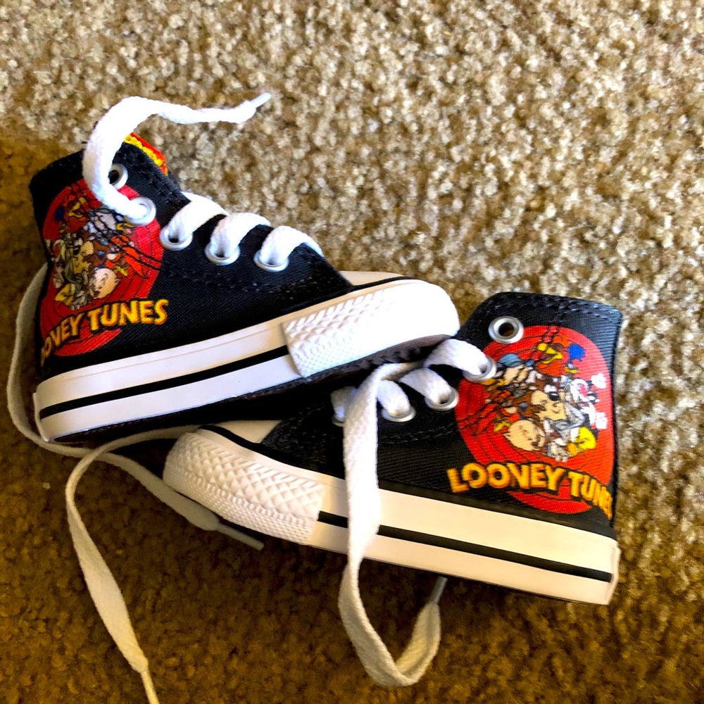 Looney Tunes Converse high tops